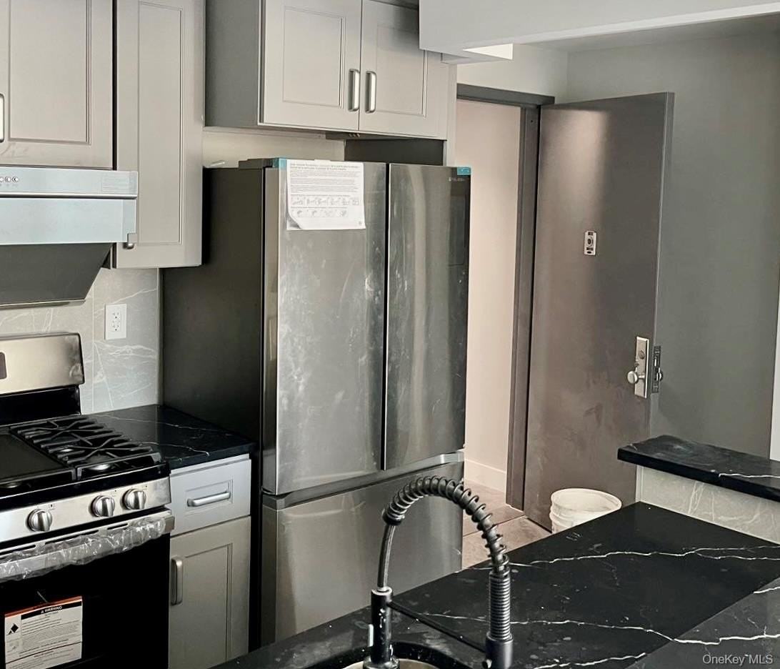 2022 College Point Blvd #3B - Photo 7 of 7