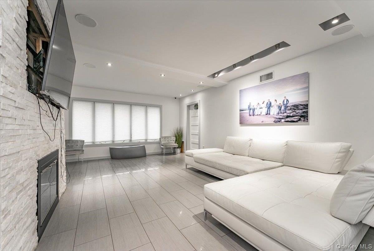 536 Oxford Rd - Photo 5 of 22