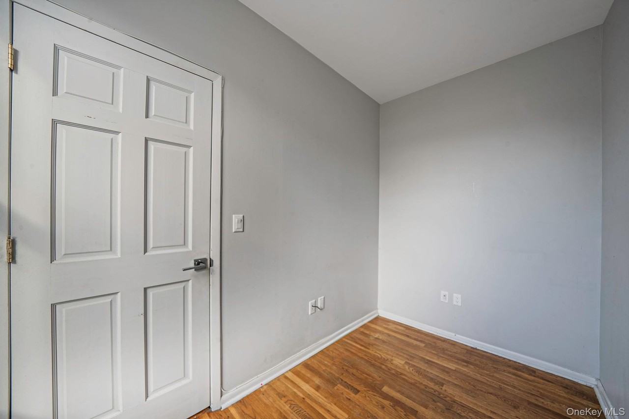 176A 26th St - Photo 7 of 10