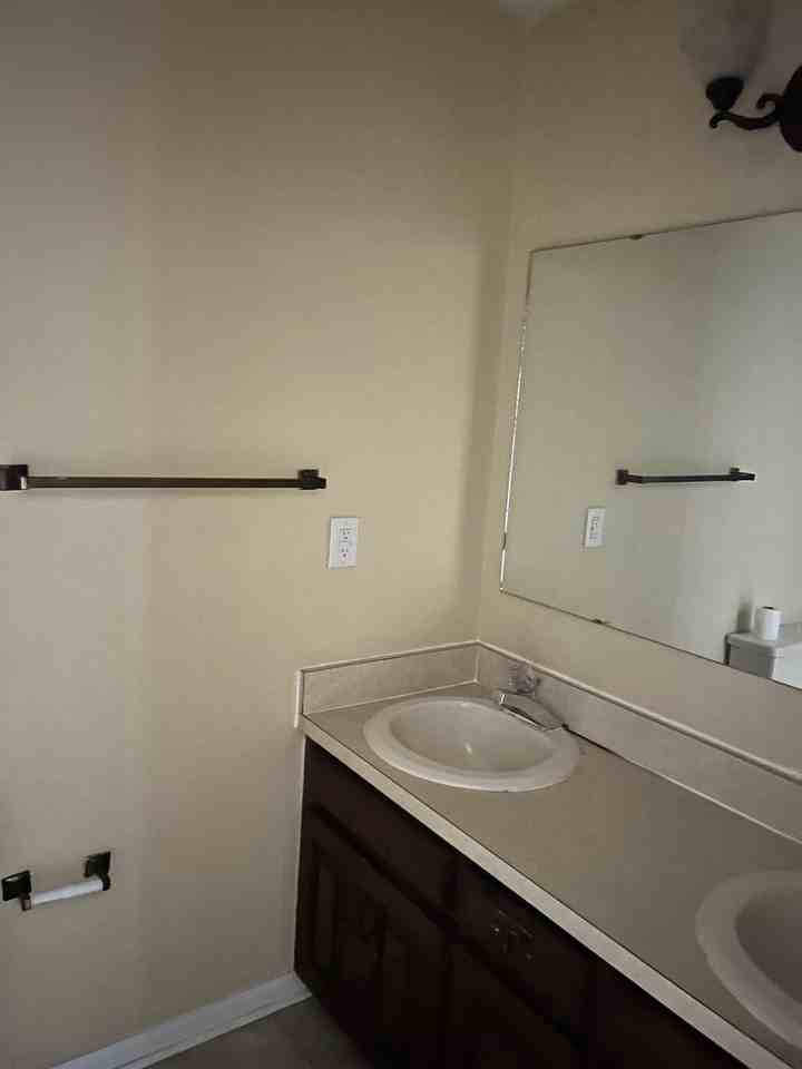 4900 Independence Dr - Photo 2 of 10