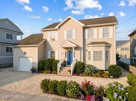 featured image of 979 Ocean Ave