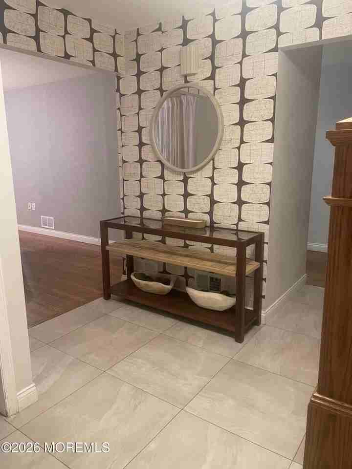 81 Hollywood Ave - Photo 3 of 15