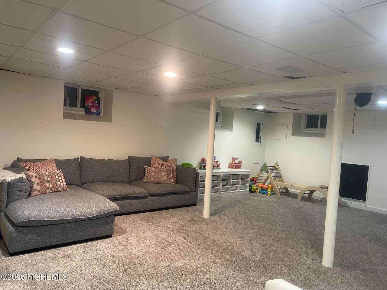 81 Hollywood Ave - Photo 7 of 15