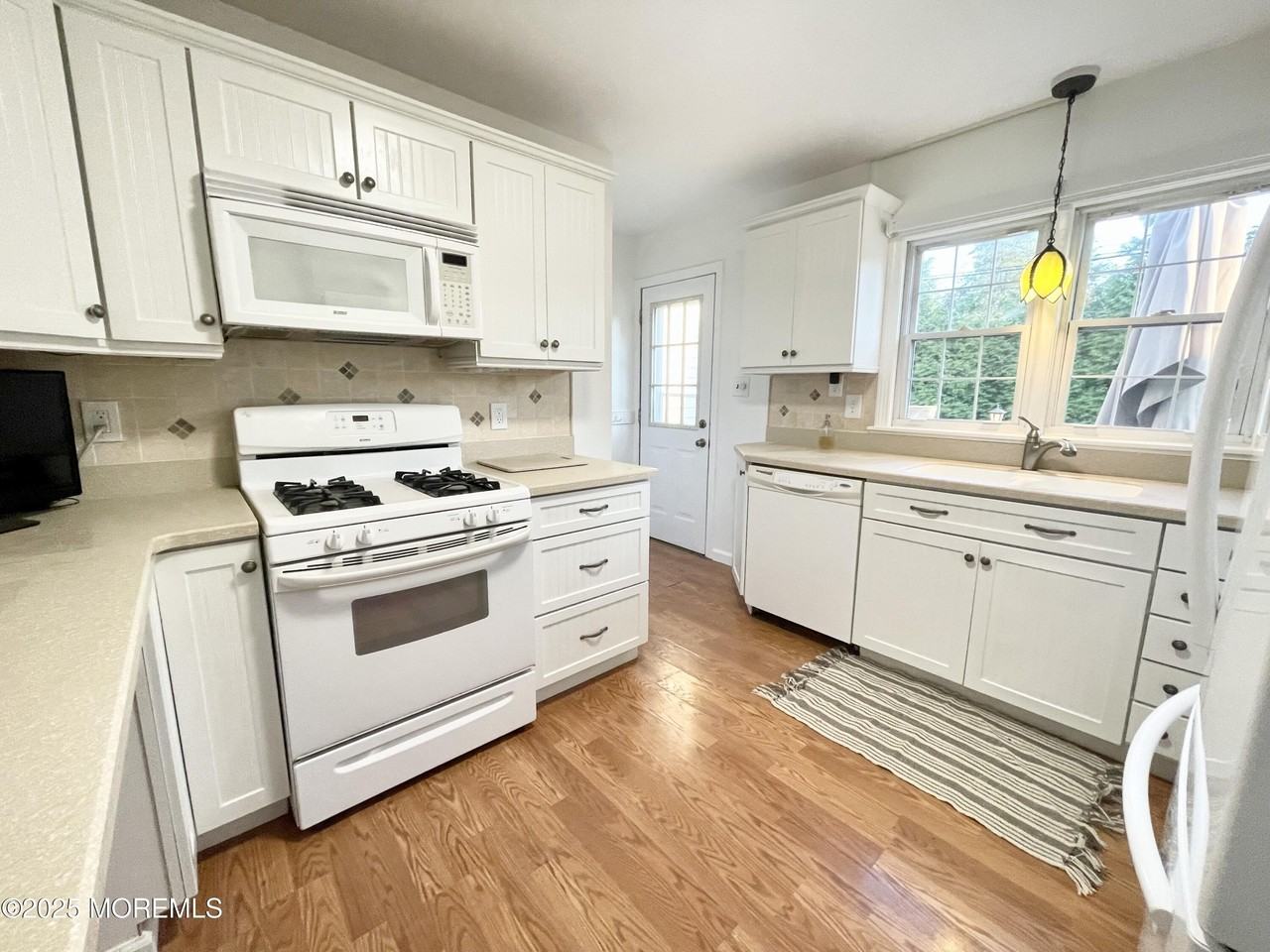 612 Myrtle Ave - Photo 3 of 10