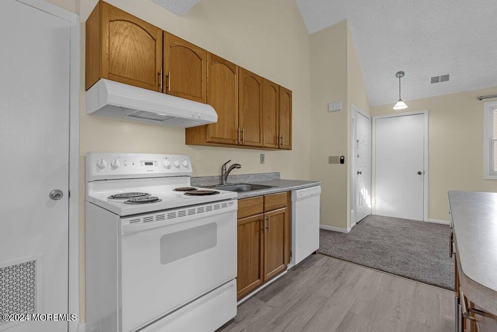 N Main St #B7 - Photo 5 of 12