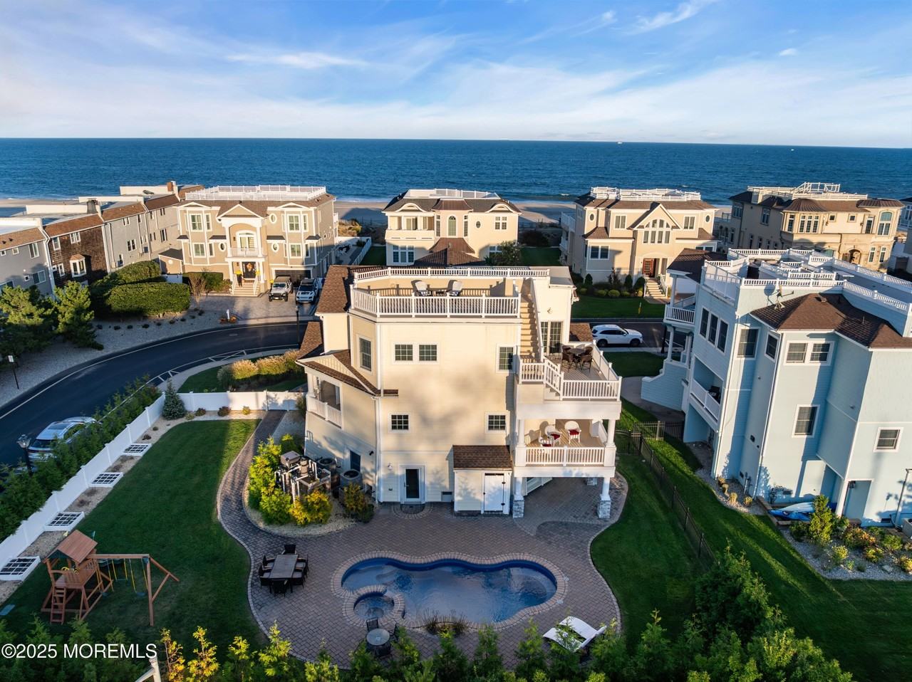 2 Tradewinds Ln - Photo 3 of 50