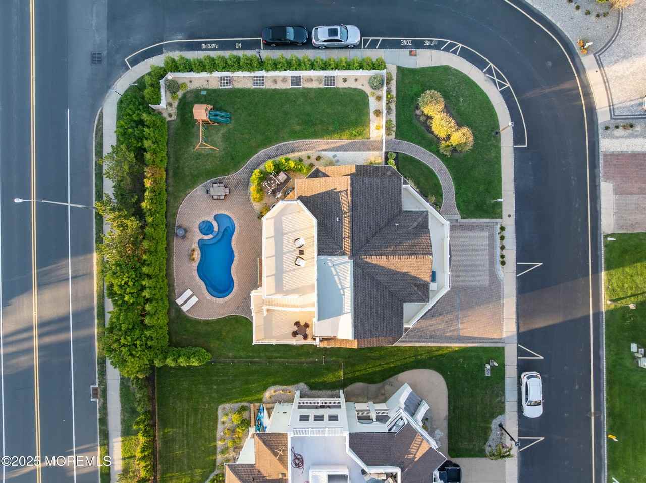 2 Tradewinds Ln - Photo 4 of 50