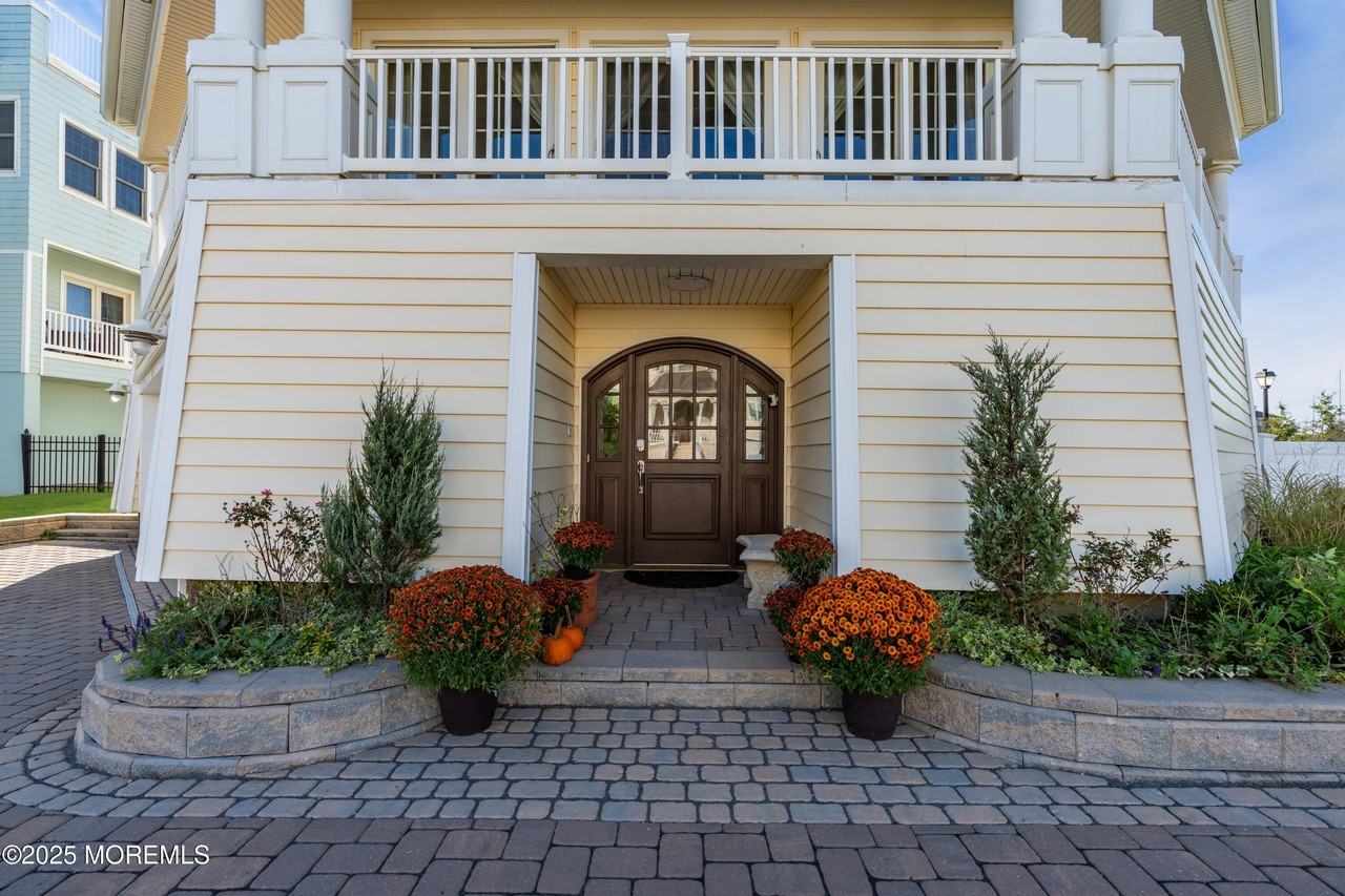 2 Tradewinds Ln - Photo 6 of 50