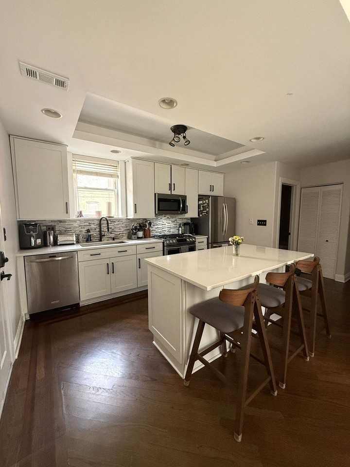 526 W Cornelia Ave #1 - Photo 3 of 10