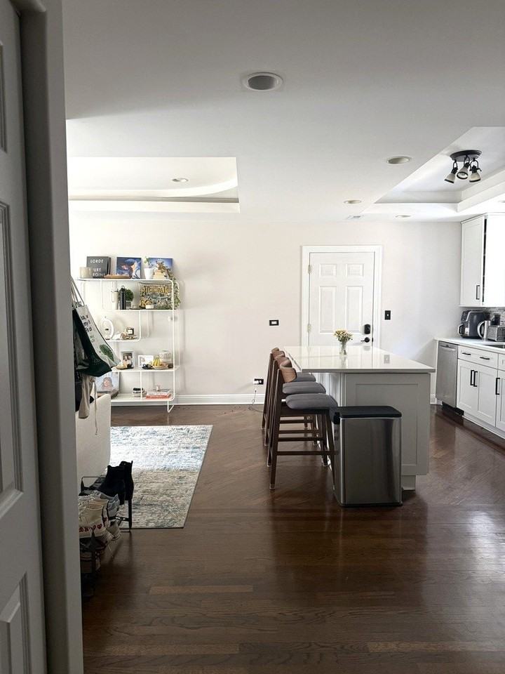 526 W Cornelia Ave #1 - Photo 5 of 10