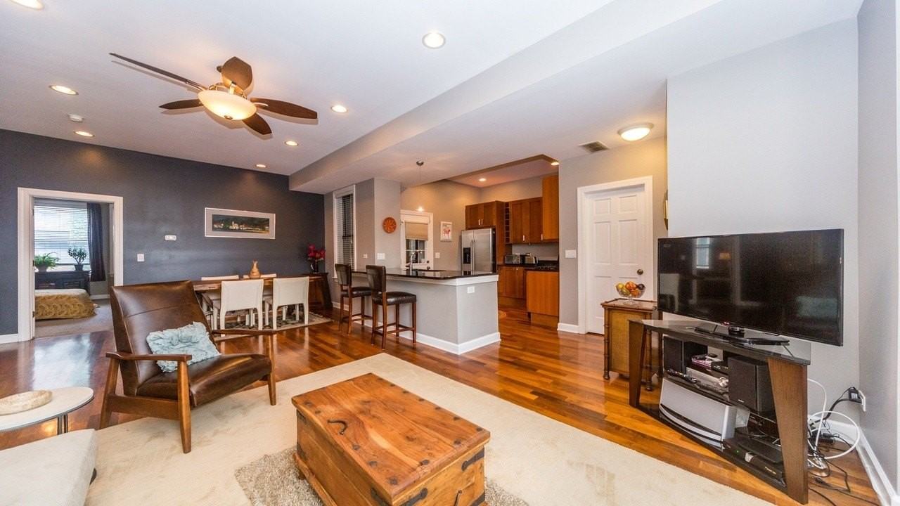 561 W Briar Pl #206 - Photo 3 of 14