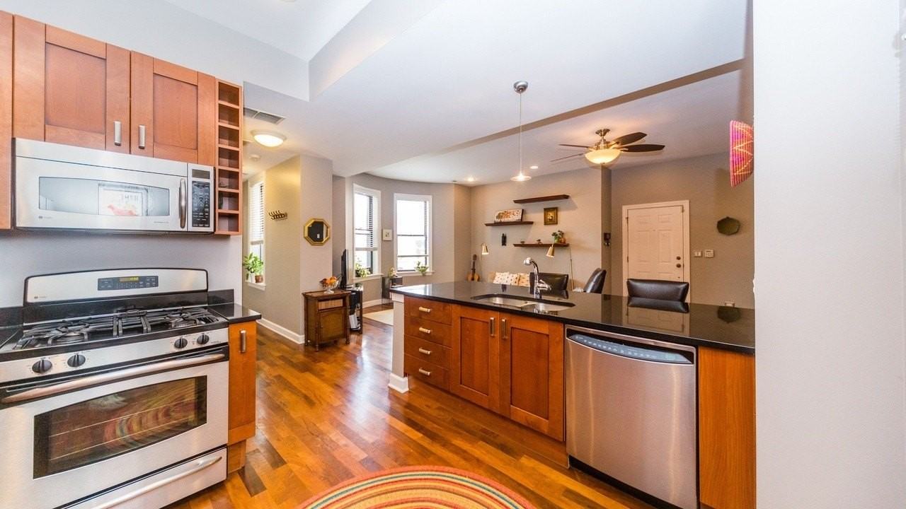 561 W Briar Pl #206 - Photo 5 of 14