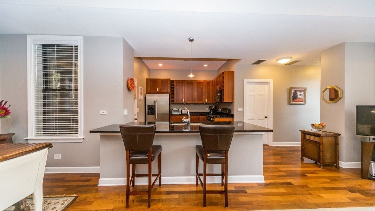 561 W Briar Pl #206 - Photo 6 of 14