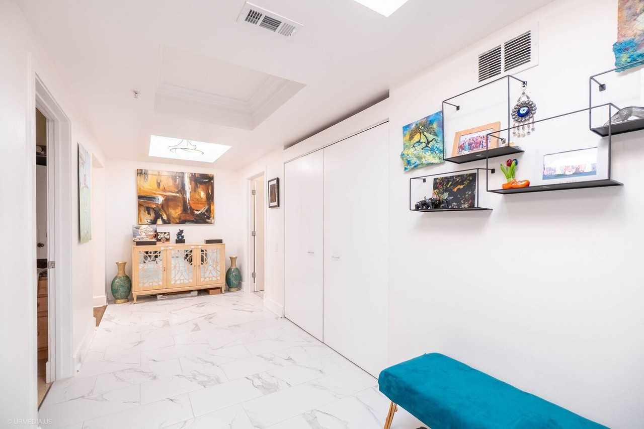 165 N Canal St #513 - Photo 4 of 25