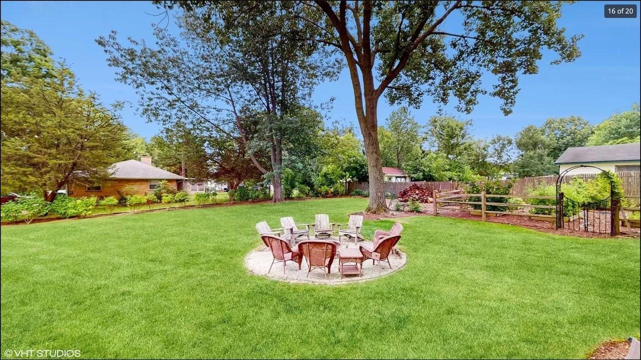 227 Juneway Ter - Photo 4 of 25