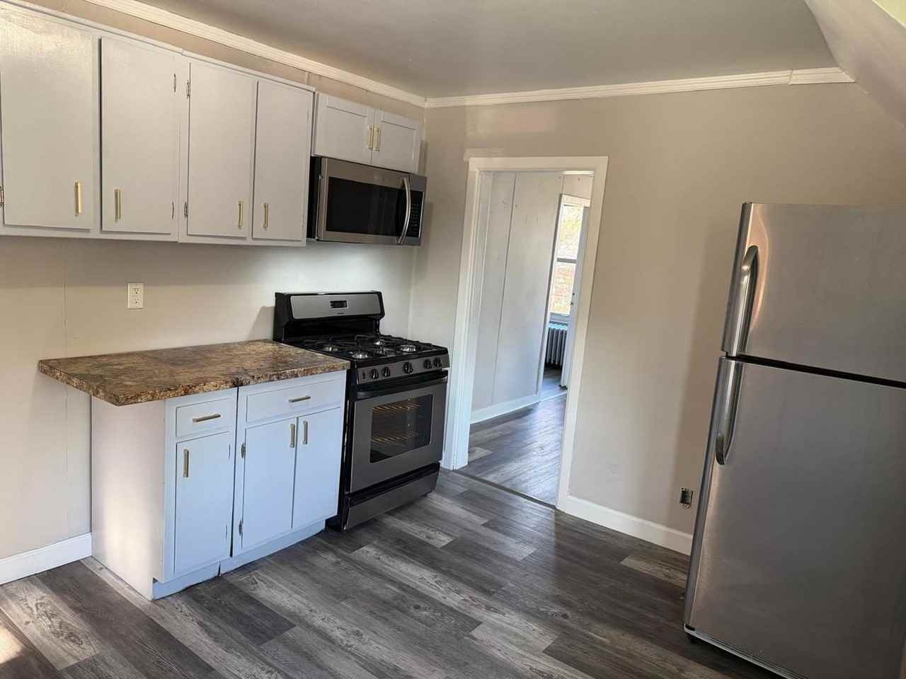 930 S Victory St #2 - Photo 2 of 15