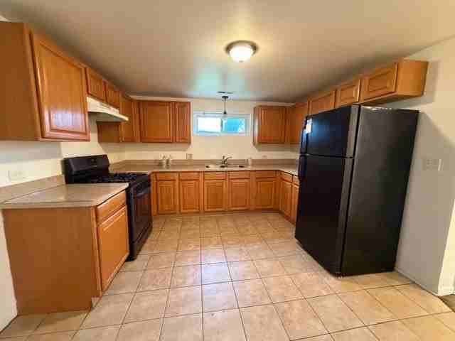 1402 Berkeley Ave - Photo 7 of 11