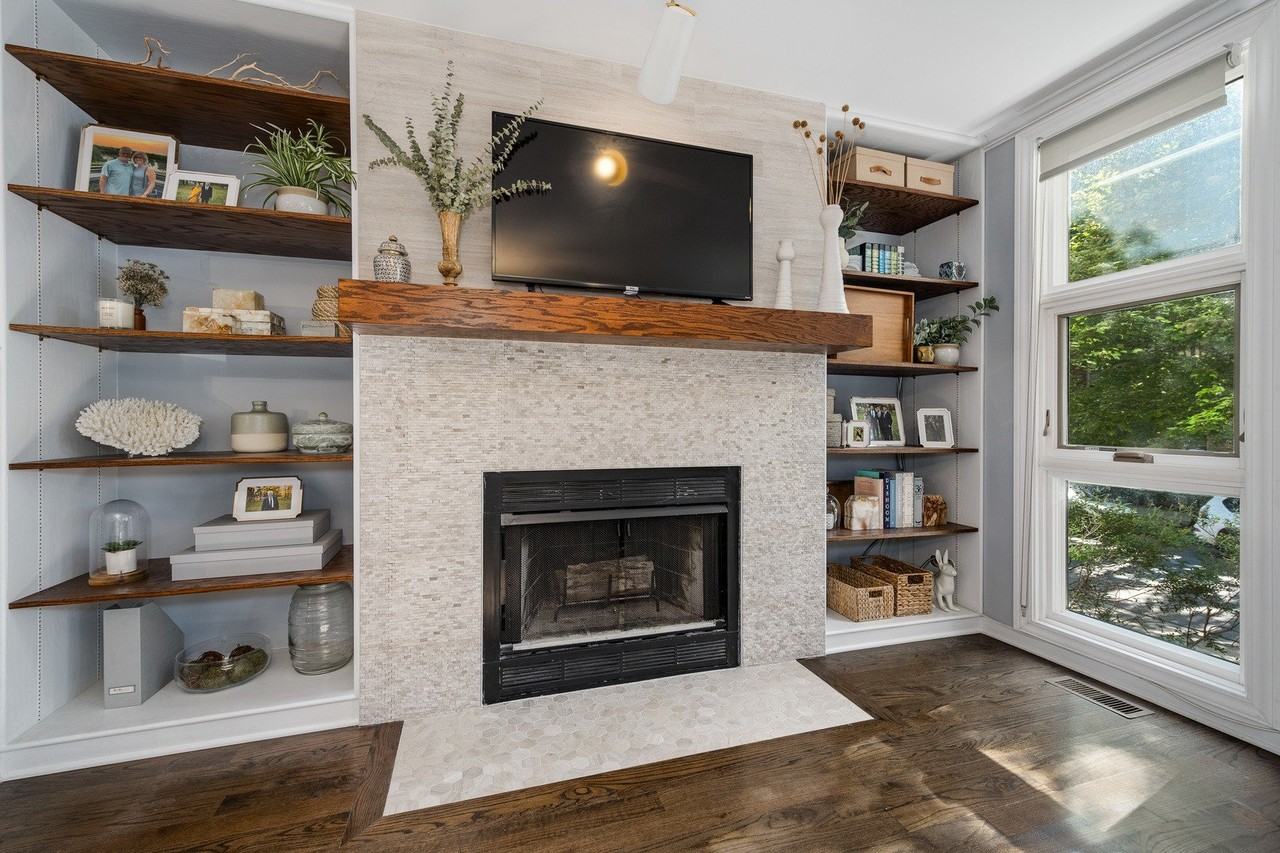 2389 N Wayne Ave - Photo 4 of 28