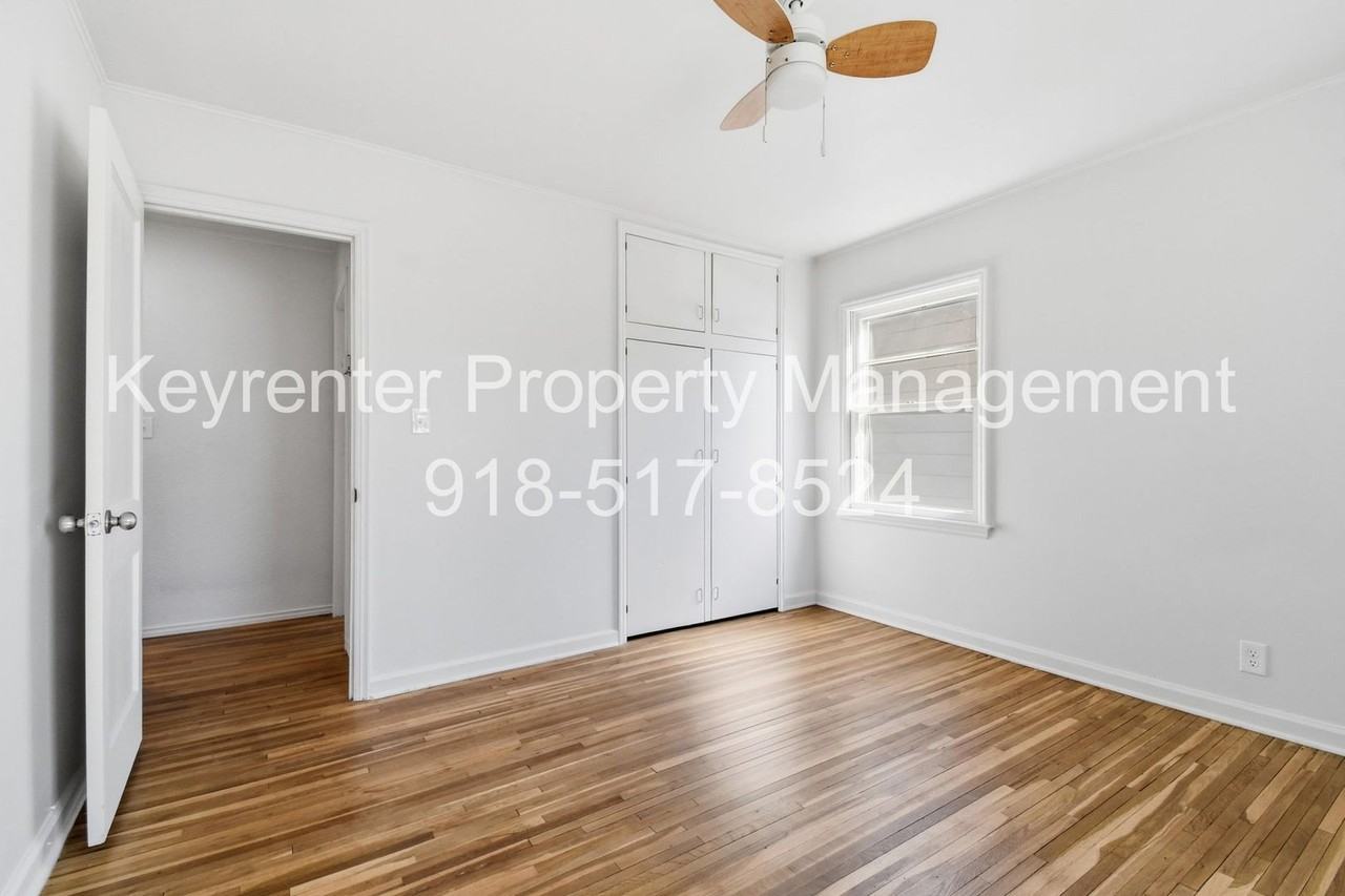 229 E 45th Pl - Photo 2 of 22