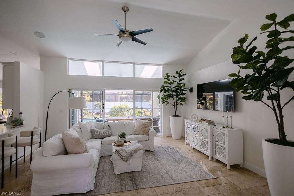 386 Ashbury Way - Photo 3 of 11