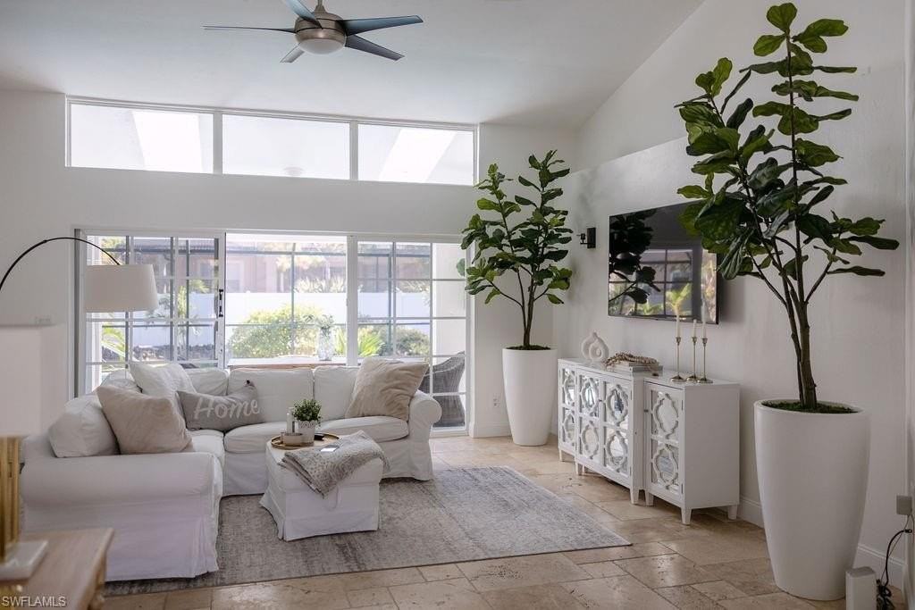 386 Ashbury Way - Photo 4 of 11