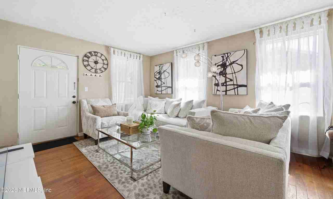 6024 Transylvania Ave - Photo 6 of 25