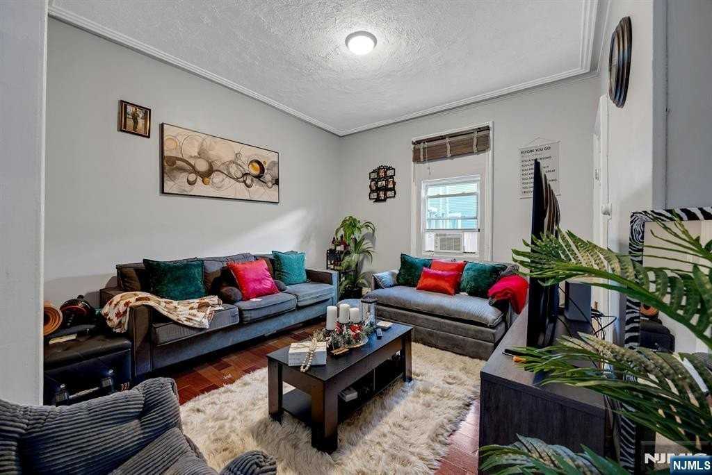 460 Orchard St - Photo 6 of 22