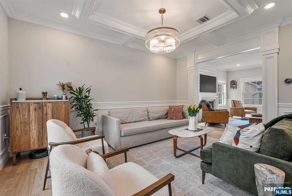 765 6th Ave - Photo 4 of 44