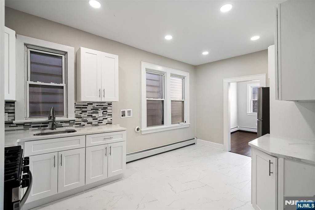 150 Shaw St - Photo 3 of 22