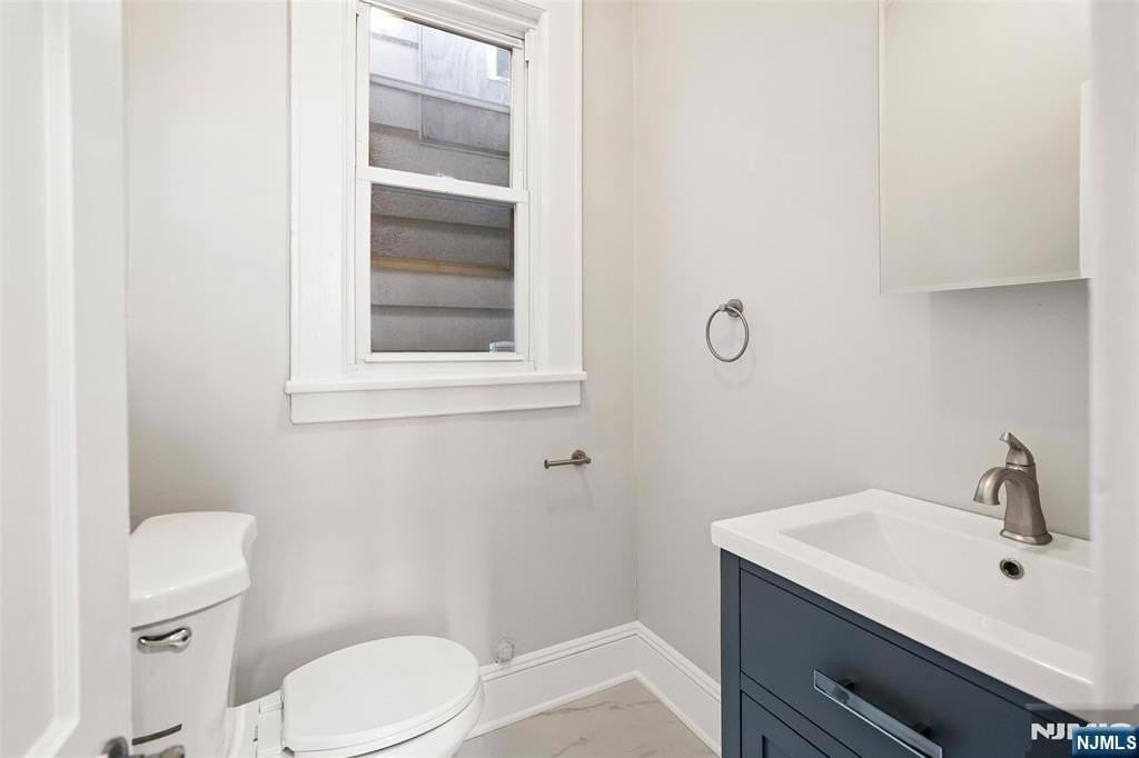 150 Shaw St - Photo 7 of 22