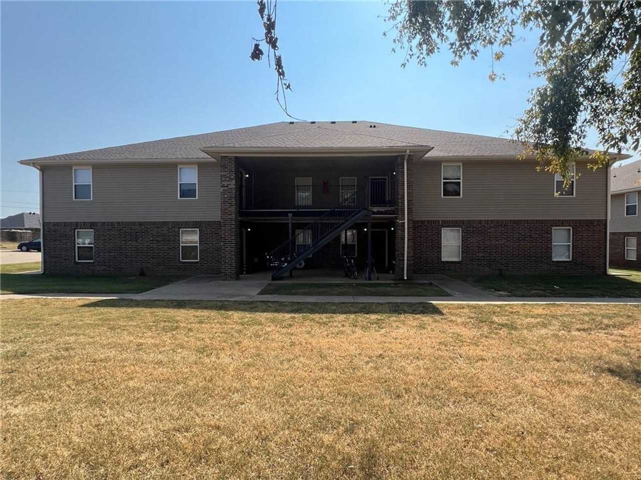 Nice Apartments in Centerton - Photo 2 of 31