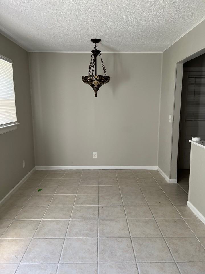 420 E Mill St #B - Photo 2 of 9