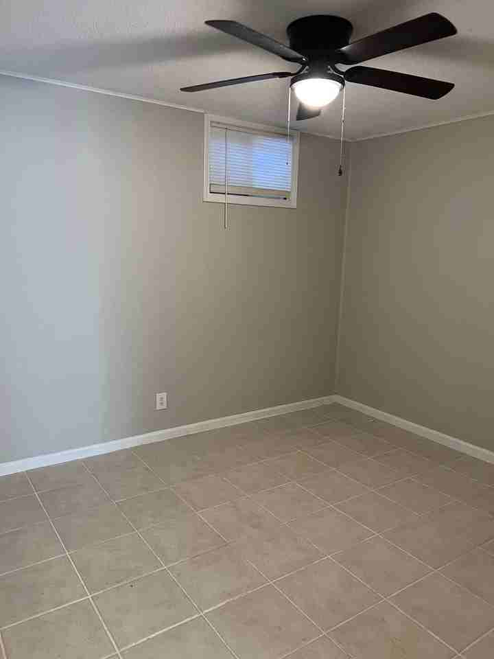 420 E Mill St #B - Photo 4 of 9