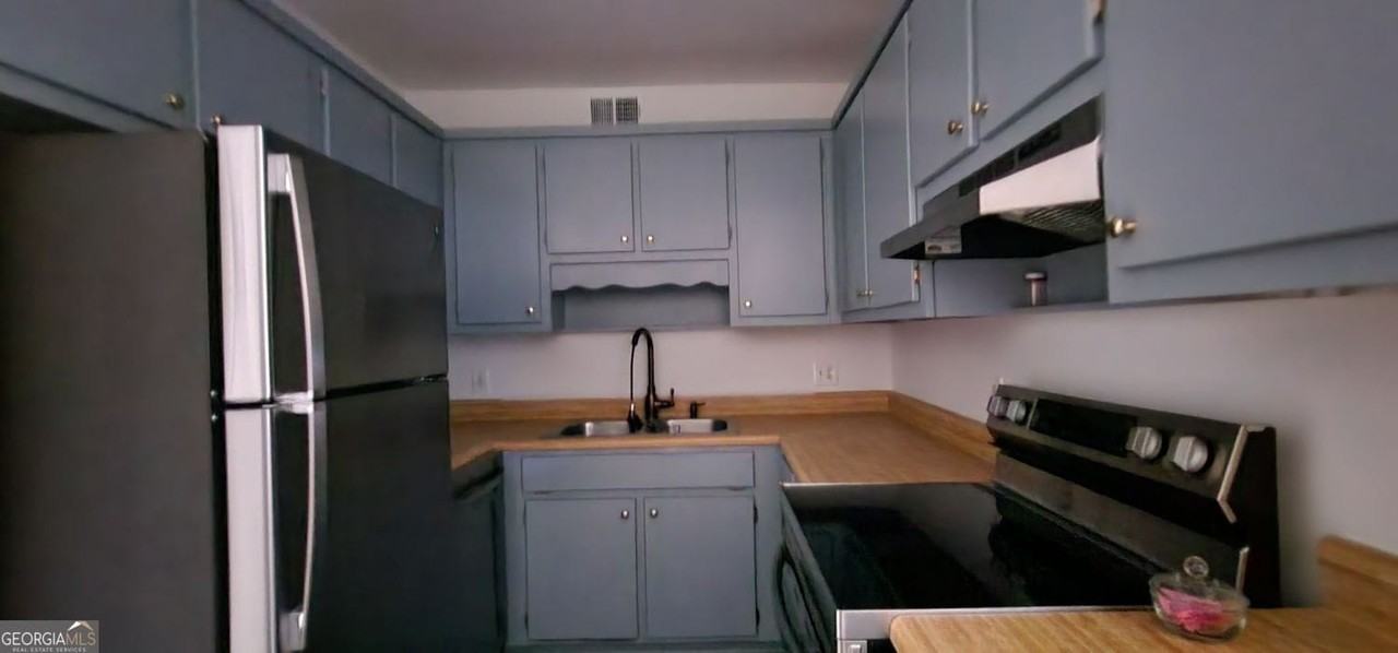 16 S East St - Photo 3 of 6