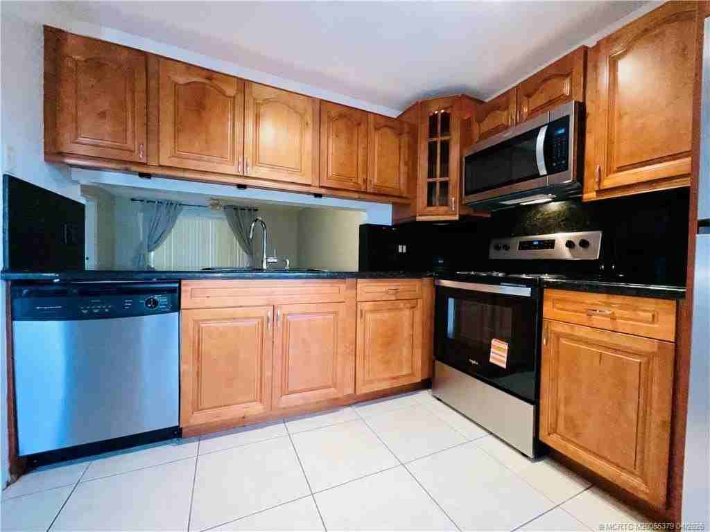 1617 Ne Nautical Pl #902 - Photo 4 of 14