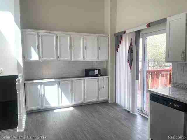 15570 Mount Vernon St - Photo 3 of 13