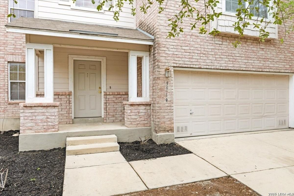 5519 Tomas Cir - Photo 2 of 27