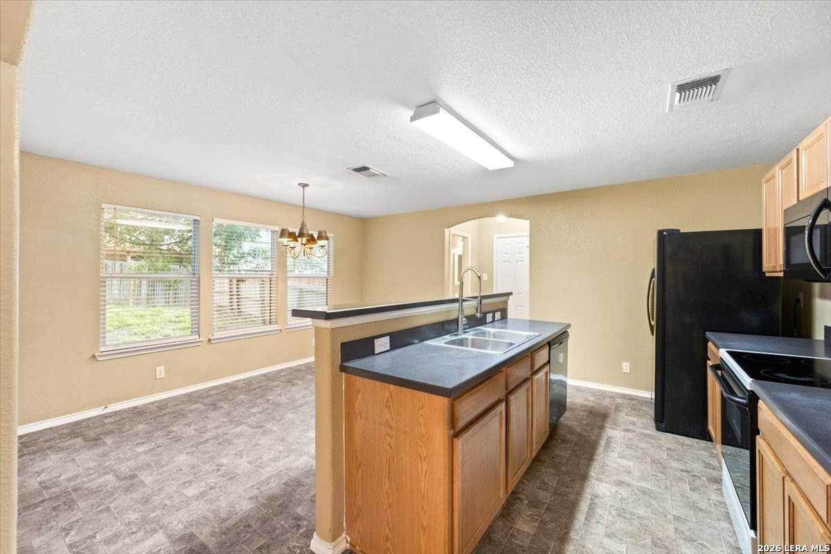 5519 Tomas Cir - Photo 7 of 27