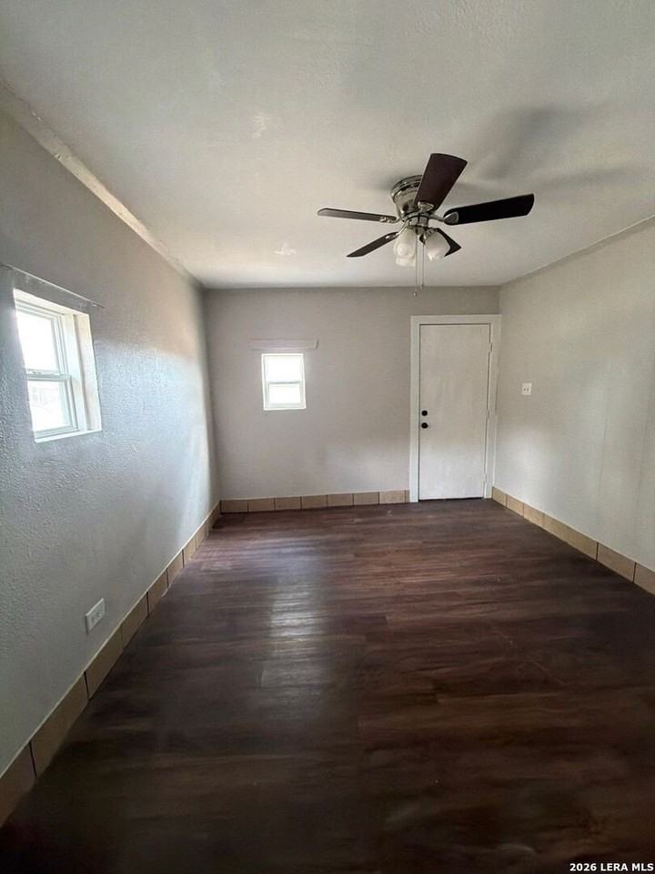 902 C St #1 - Photo 6 of 10