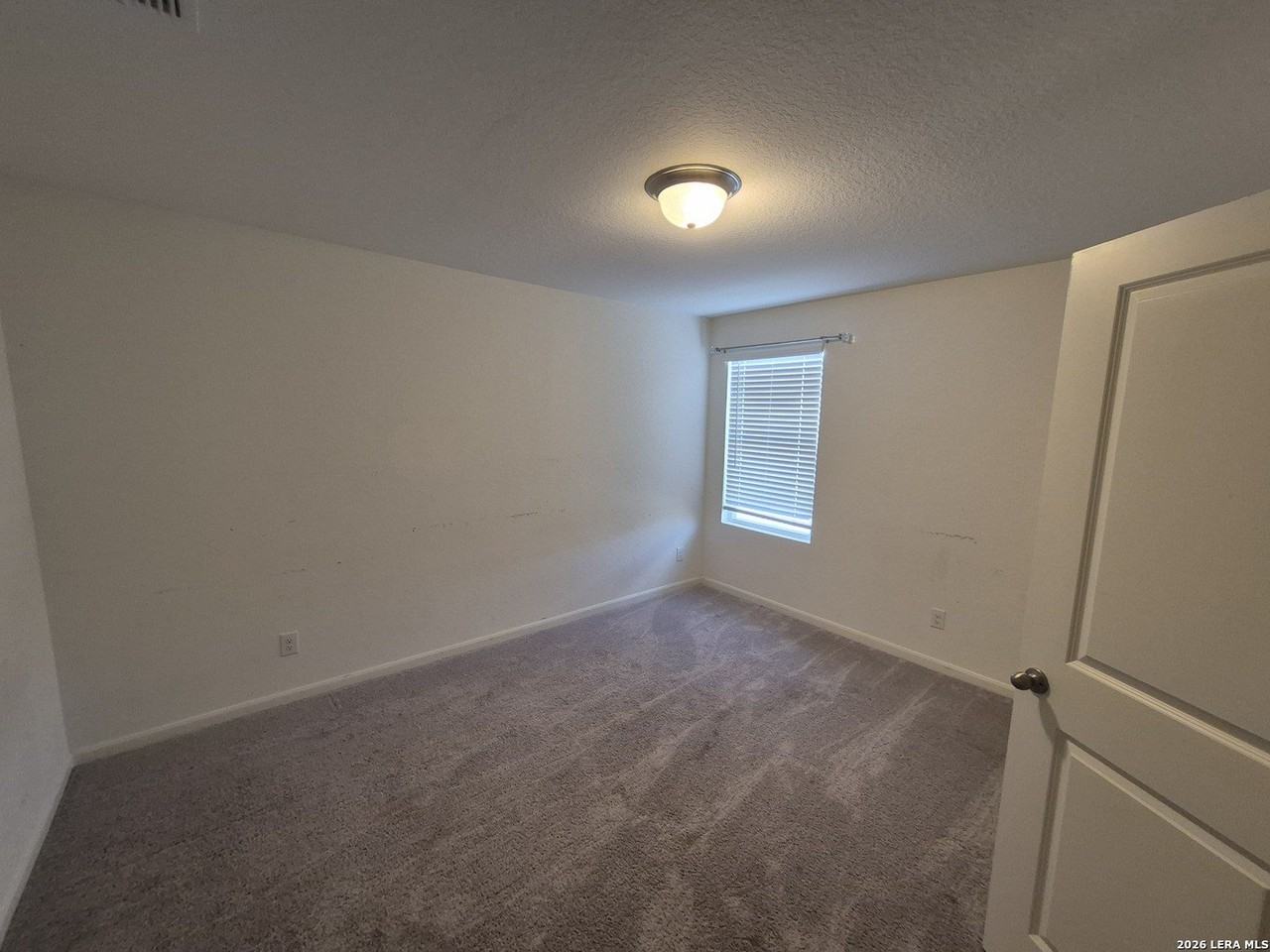 5924 Pearl Mdw - Photo 2 of 4