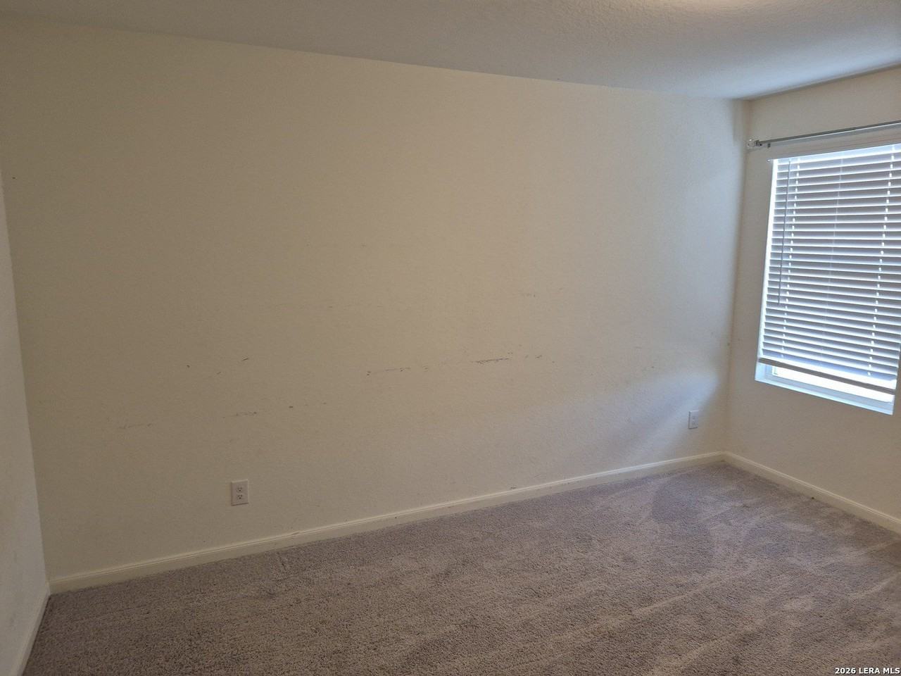 5924 Pearl Mdw - Photo 3 of 4