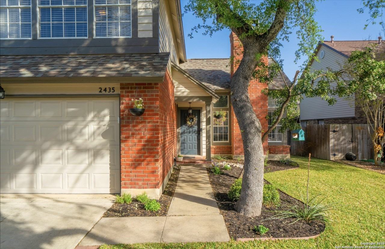 2435 Pendant Oak - Photo 3 of 22