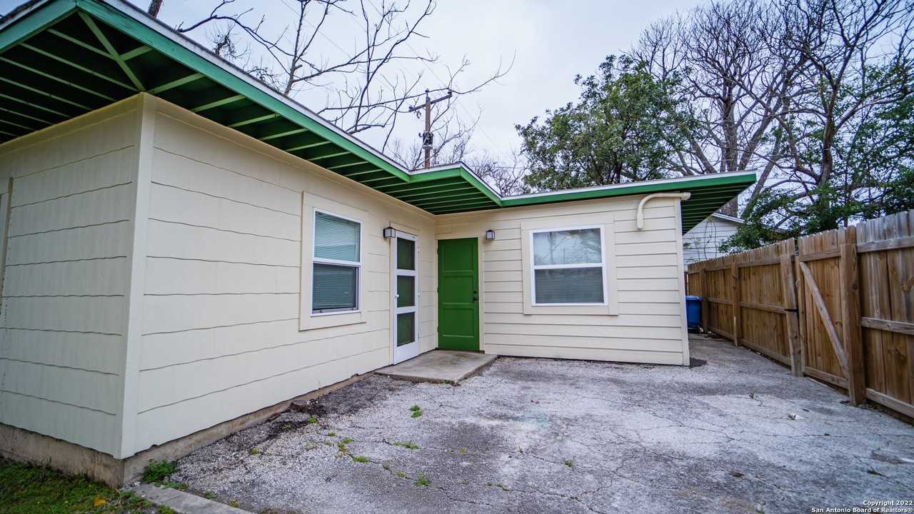 130 E Norwood Ct #3 - Photo 3 of 32