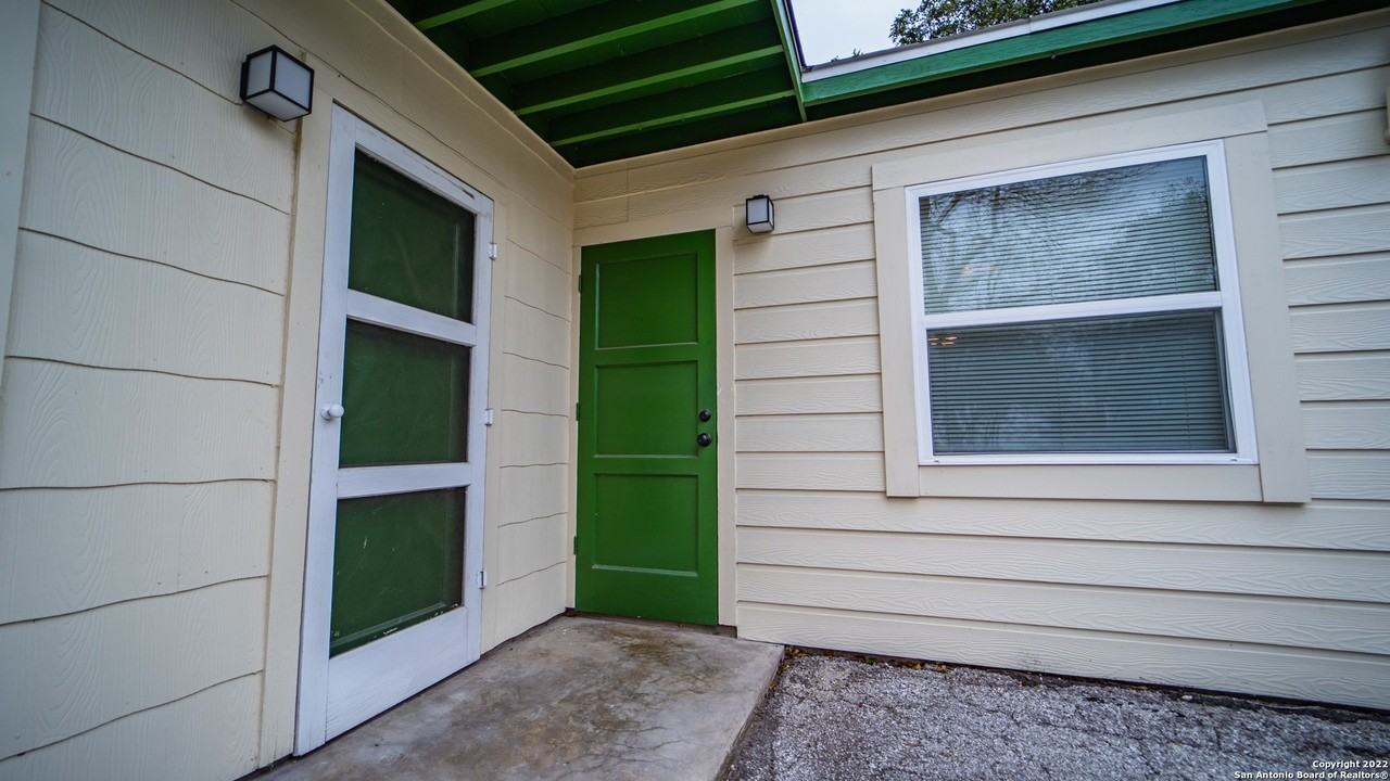 130 E Norwood Ct #3 - Photo 4 of 32