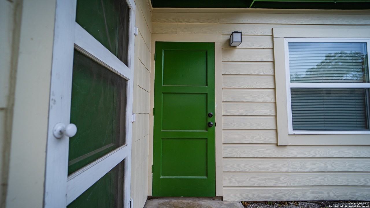 130 E Norwood Ct #3 - Photo 5 of 32