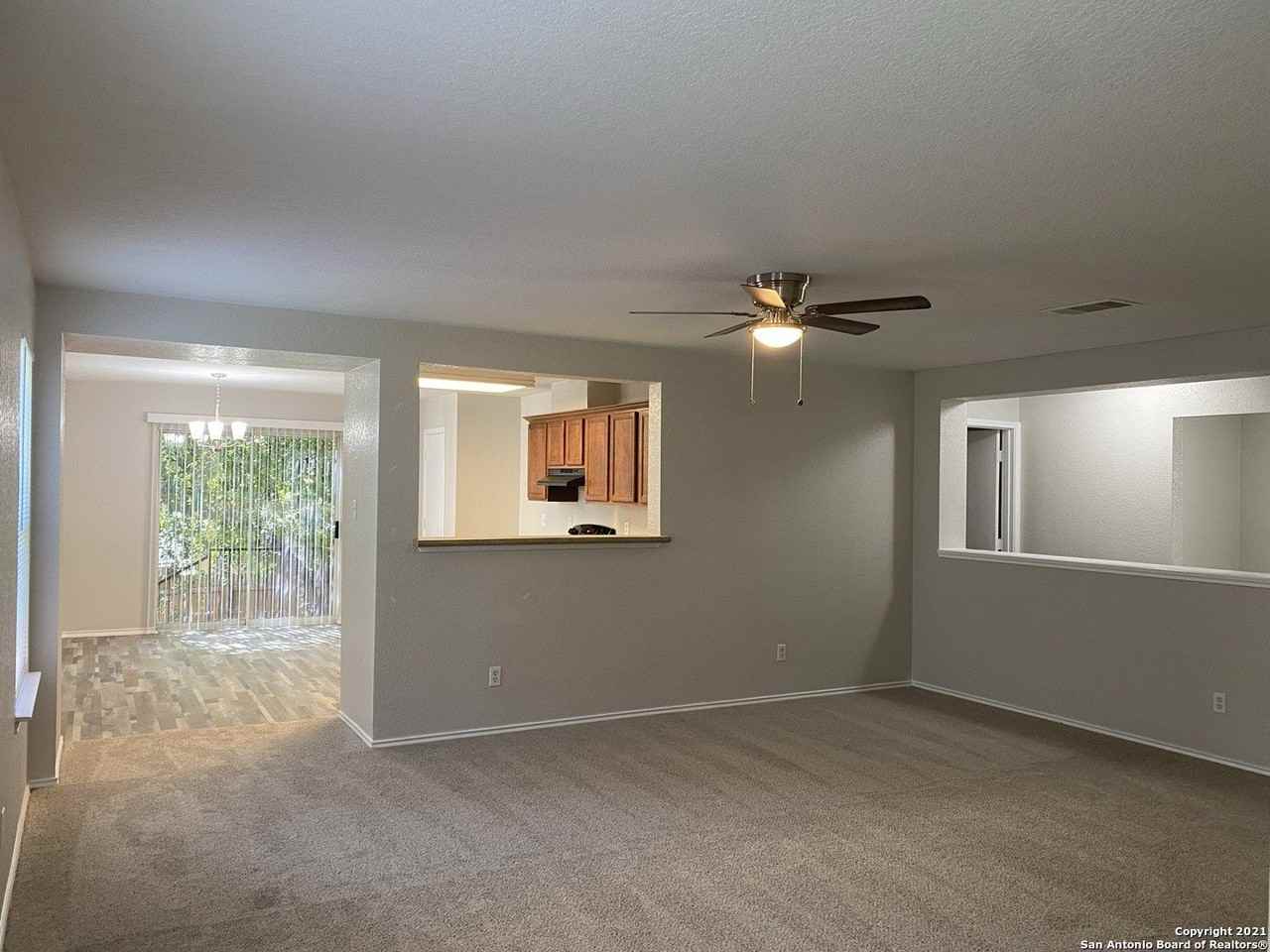 511 Mathis Mdw - Photo 2 of 13