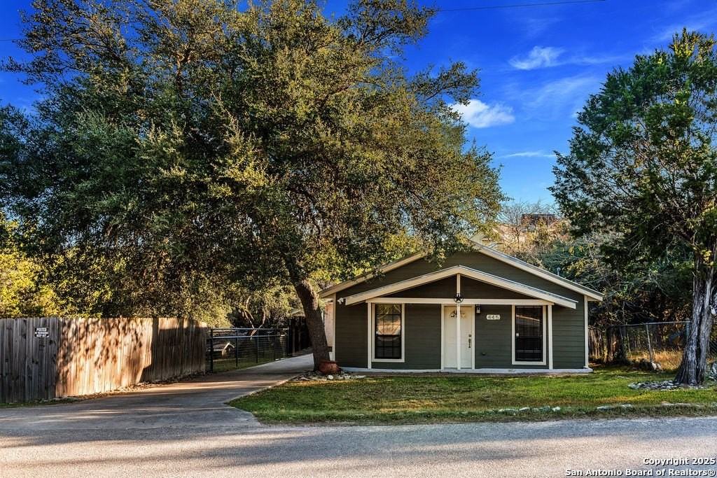 445 Scenic Hills Dr - Photo 3 of 24