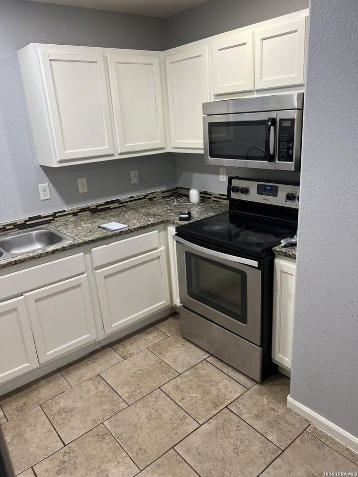 11110 Baywood St - Photo 4 of 10