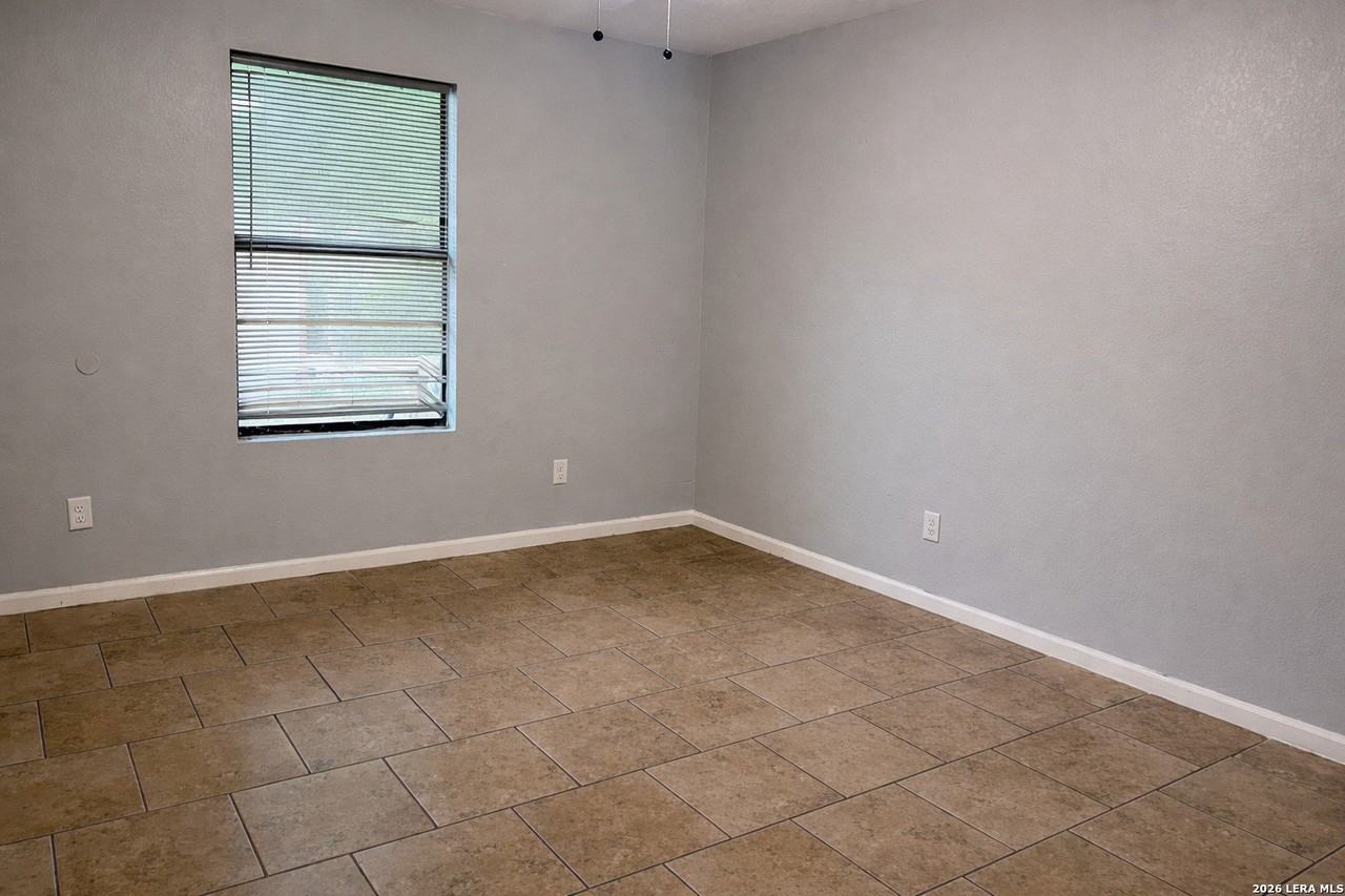 11110 Baywood St - Photo 5 of 10