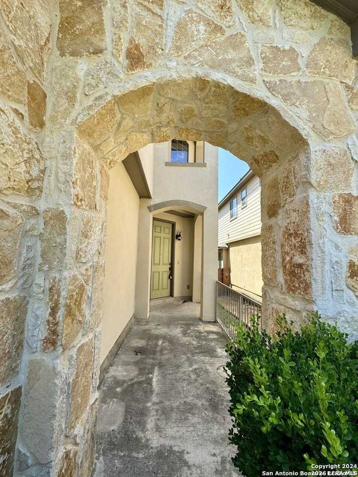 1218 Cresswell Cv - Photo 2 of 11